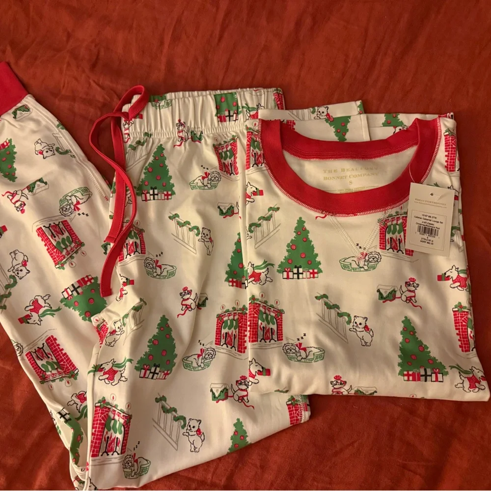 Beaufort Bonnet Woman’s Small Lounge Set - Picture 1 of 2